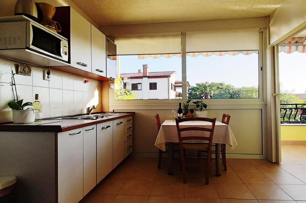 Paradise Beach Apartments Ровінь Екстер'єр фото