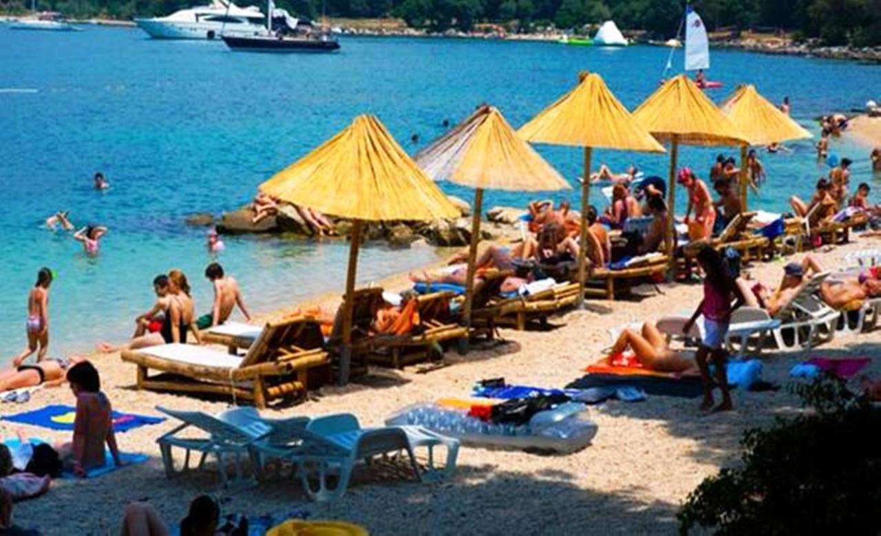 Paradise Beach Apartments Ровінь Екстер'єр фото