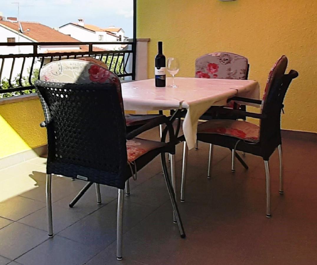 Paradise Beach Apartments Ровінь Екстер'єр фото