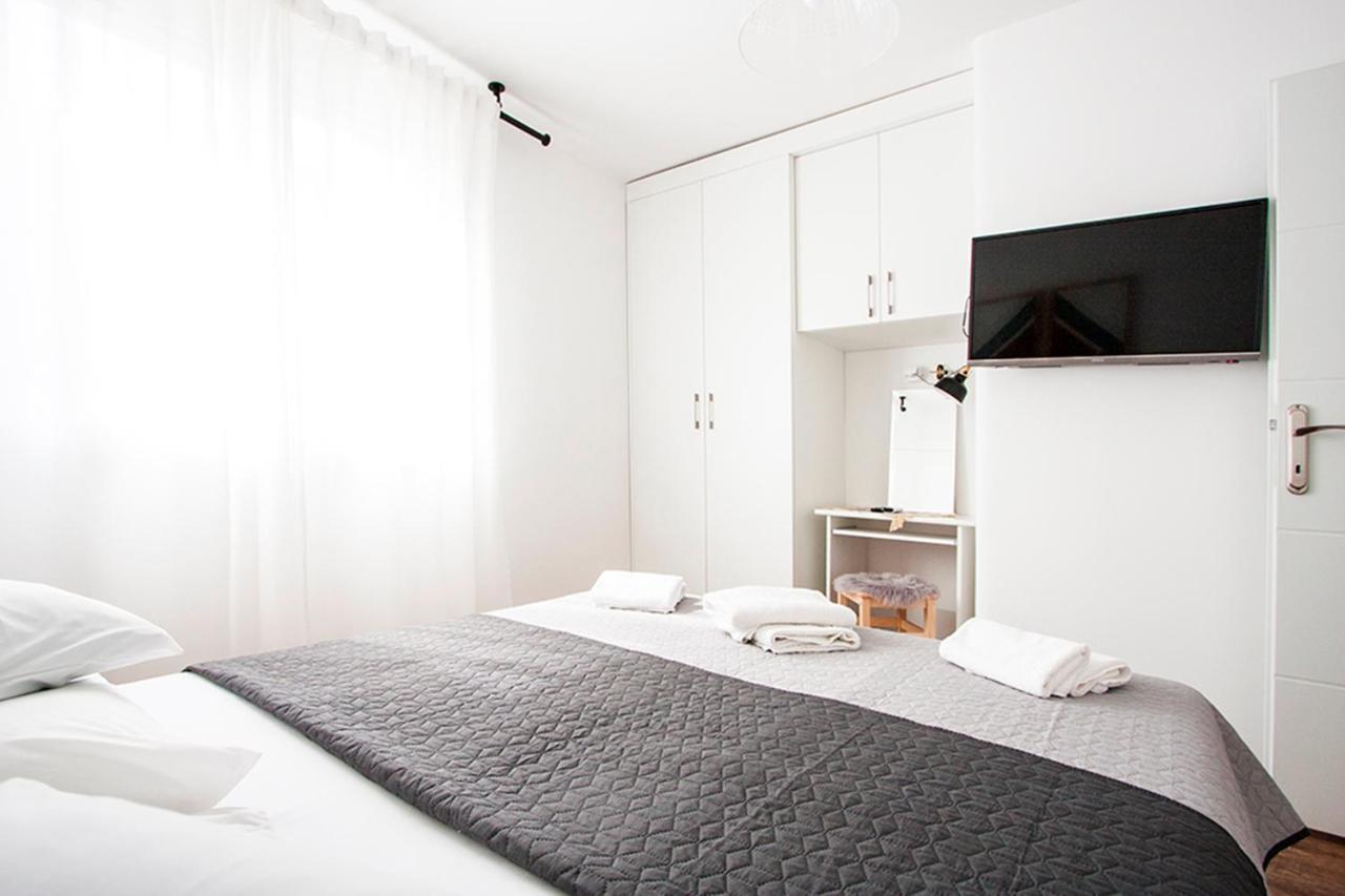 Paradise Beach Apartments Ровінь Екстер'єр фото