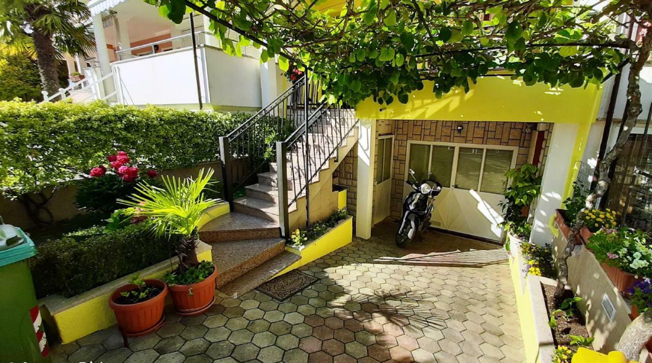 Paradise Beach Apartments Ровінь Екстер'єр фото