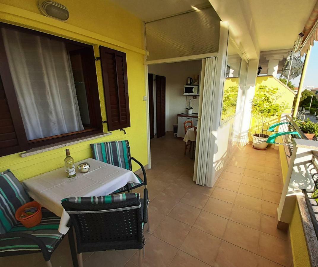 Paradise Beach Apartments Ровінь Екстер'єр фото