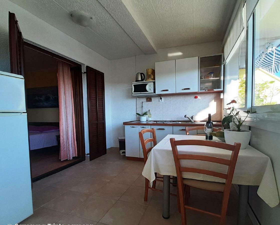 Paradise Beach Apartments Ровінь Екстер'єр фото