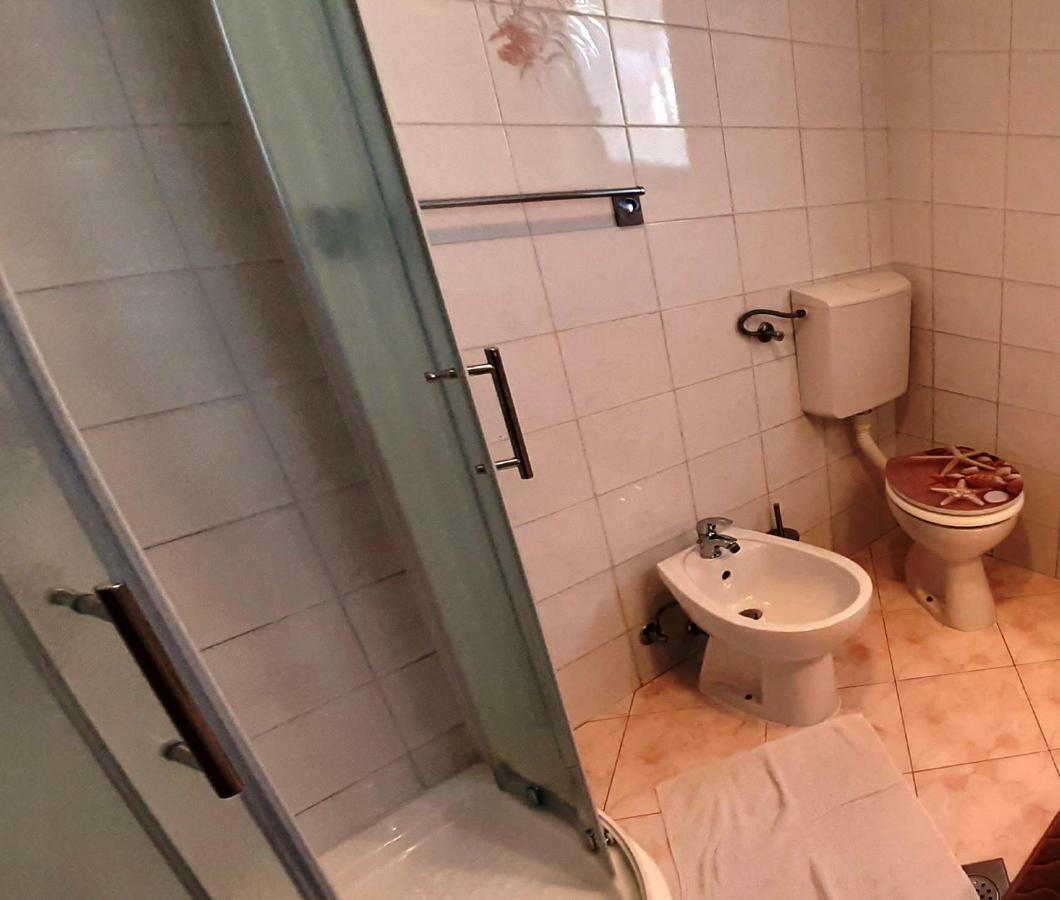 Paradise Beach Apartments Ровінь Екстер'єр фото