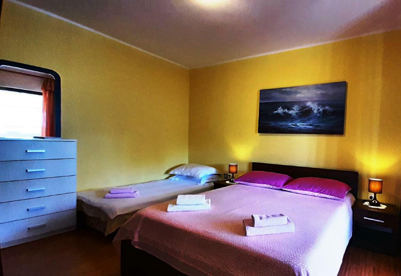 Paradise Beach Apartments Ровінь Екстер'єр фото