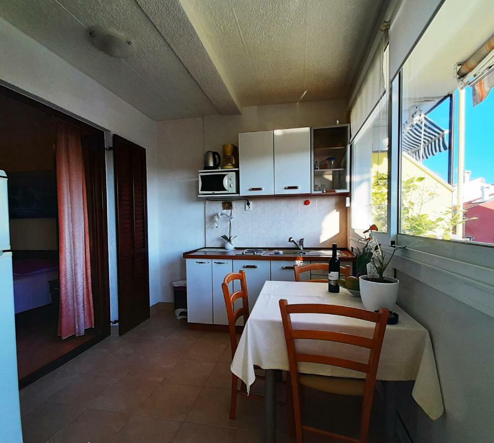 Paradise Beach Apartments Ровінь Екстер'єр фото