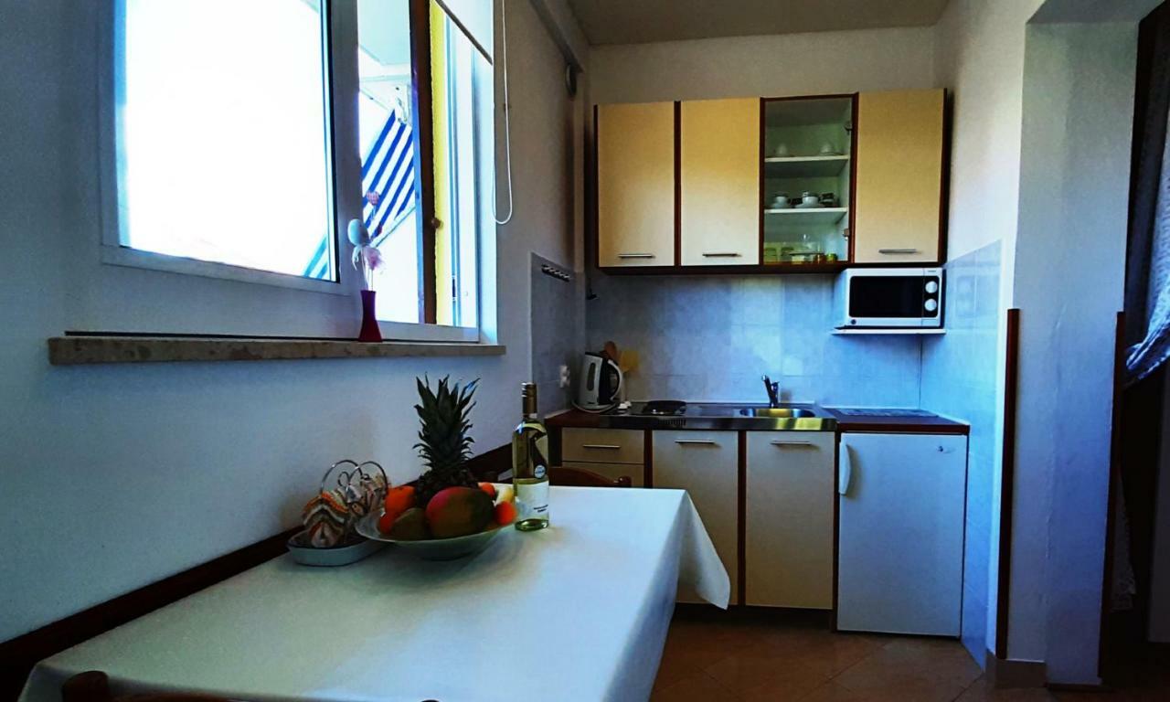 Paradise Beach Apartments Ровінь Екстер'єр фото