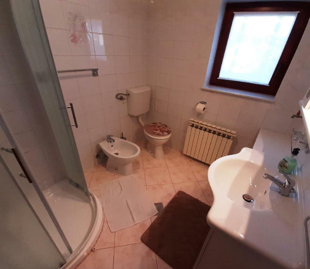 Paradise Beach Apartments Ровінь Екстер'єр фото
