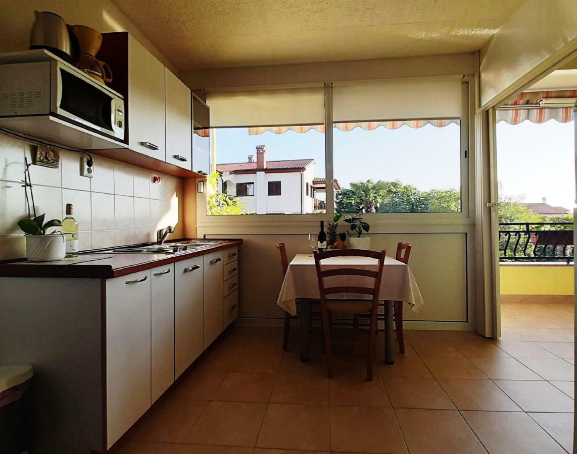 Paradise Beach Apartments Ровінь Екстер'єр фото